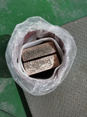 Алюминиево-медный лигатурный сплав AlCu с содержанием меди 10-50% в слитках для измельчения зерна