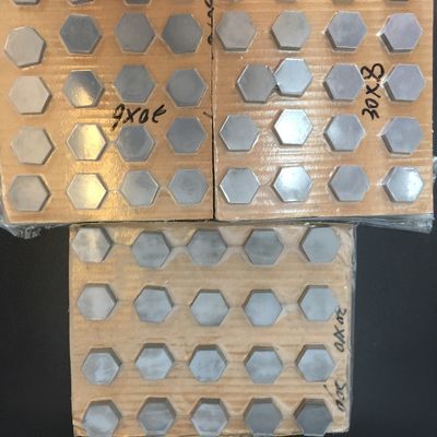 Monolithic Silicon Carbide Ballistic Panel 350x300mm Large Coverage No Joint Seam Pressureless Sintered Ceramic Armor Plate