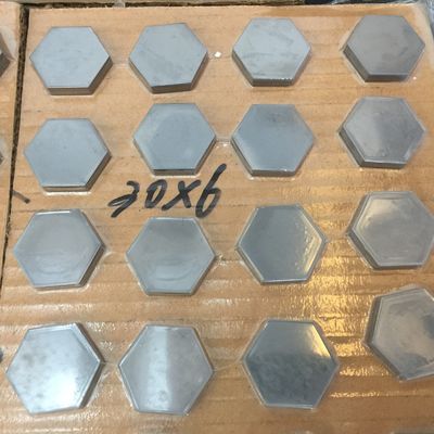 Прессованная спеченная карбида кремния баллистическая плитка 50x50x8 мм, самостоятельная бронекерамика уровня NIJ III